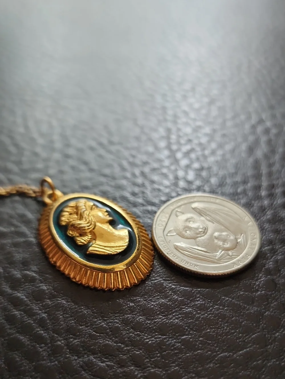 VTG Gold Cameo Pendant Necklace with Green Enamel Accent